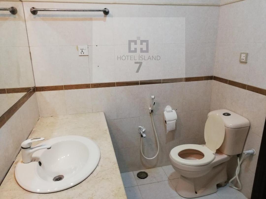 קראצ'י Hotel 7Island מראה חיצוני תמונה